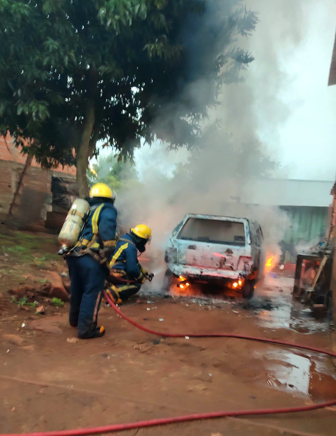 Se incendió un auto y una moto en 9 de Julio 3